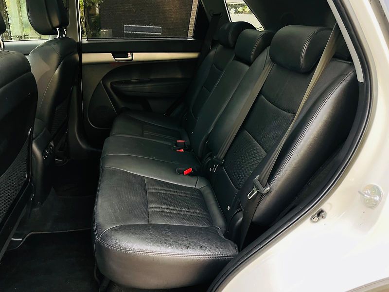 Kia Sorento 2.2D 4x4 MANUÁL KAMERA TAŽNÉ - fotka 34 z 48