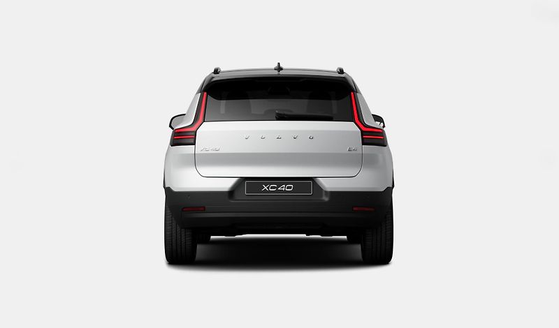 Volvo XC40 (2026) B4 ULTRA DARK AUT - fotka 4 z 13