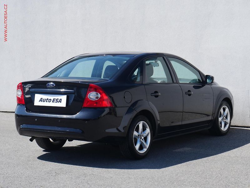 Ford Focus (2008) 1.6 i, ČR, xenon, autoAC - fotka 6 z 17
