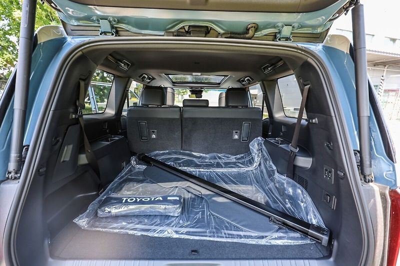 Toyota Land Cruiser First Edition 2.8 D-4D 205 k, - fotka 39 z 40