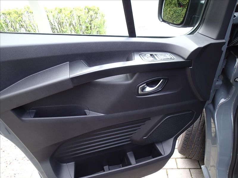 Renault Trafic 2,0 1.maj. ČR,DPH, 8míst - fotka 21 z 48