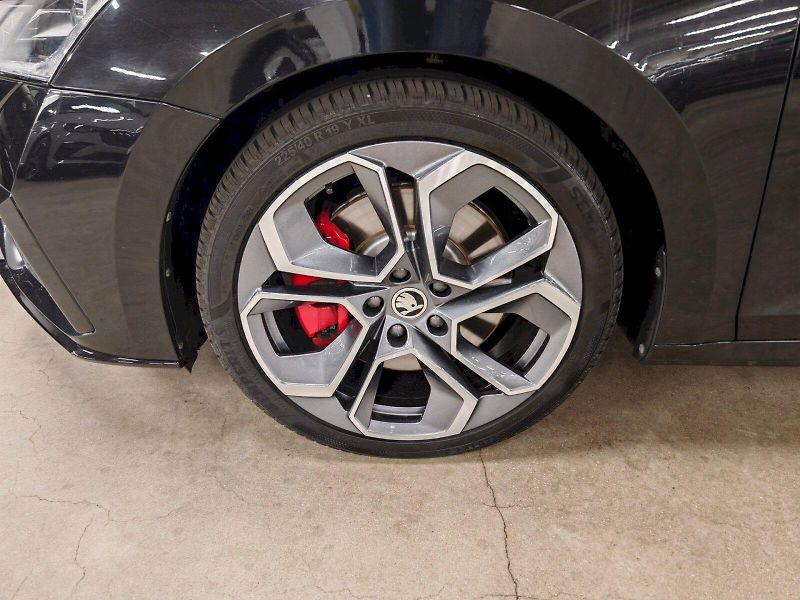 Škoda Octavia (2023) 2.0 TSI 180 kW DSG RS - fotka 32 z 32