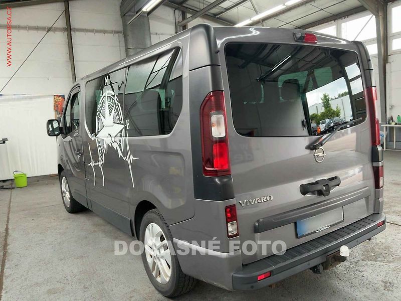Opel Vivaro (2015) 1.6CDTi 8míst, navi, AC - fotka 4 z 10