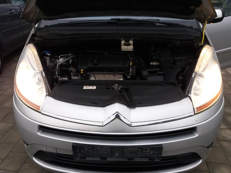 Citroën Grand C4 Picasso 1.6 16V,7.MÍST,SERV.KNÍŽKA!! - fotka 15 z 15
