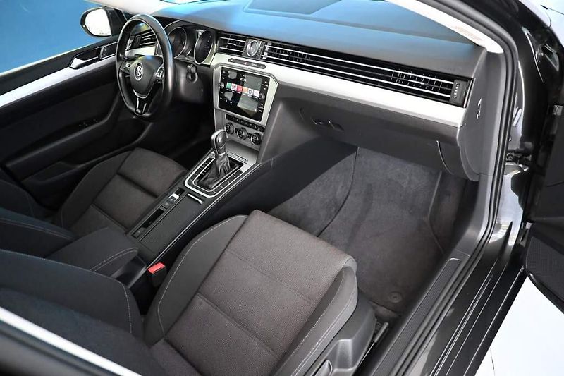 Volkswagen Passat (2018) 2.0 LED ACC TDI - fotka 10 z 32