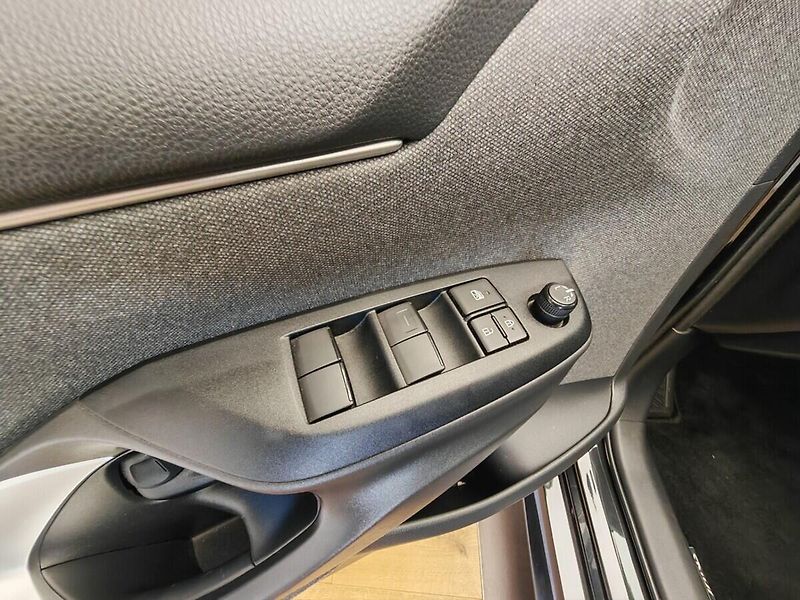 Toyota Yaris 1.5 Hybrid  Comfort Tech Style - fotka 24 z 39