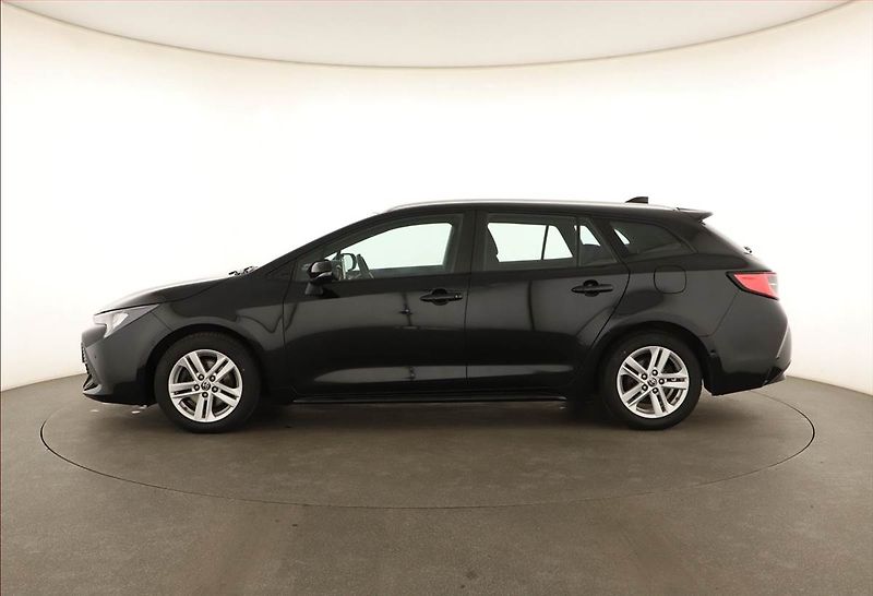 Toyota Corolla (2022) 2.0 Hybrid - fotka 3 z 18