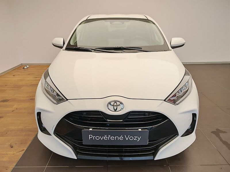 Toyota Yaris 1.5 Hybrid e-CVT Style - fotka 2 z 35