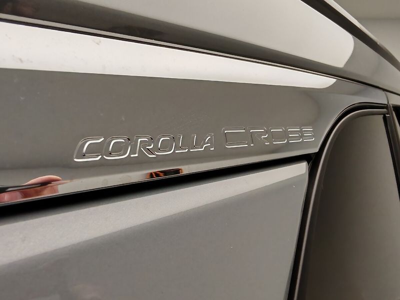 Toyota Corolla Cross 2,0 Hybrid Executive - fotka 10 z 45
