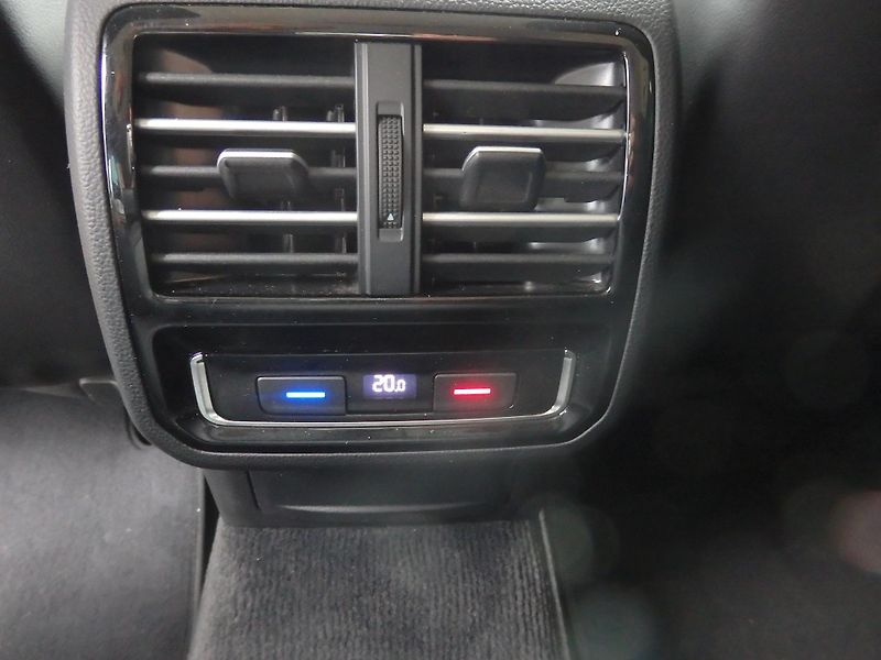 Volkswagen Passat 2.0 TDI 140 kW ZÁVĚS - fotka 16 z 26