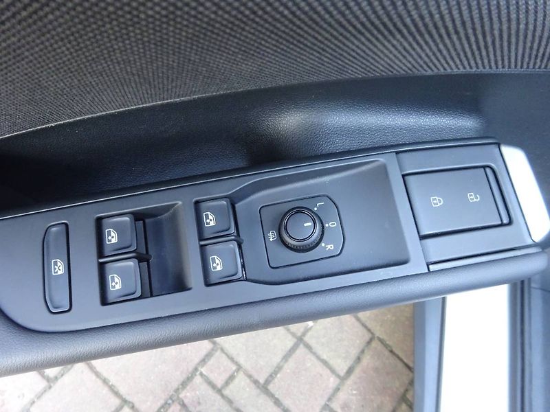 Volkswagen T-Roc (2025) 1,5eTSi /85kW  DSG Trend - fotka 10 z 29