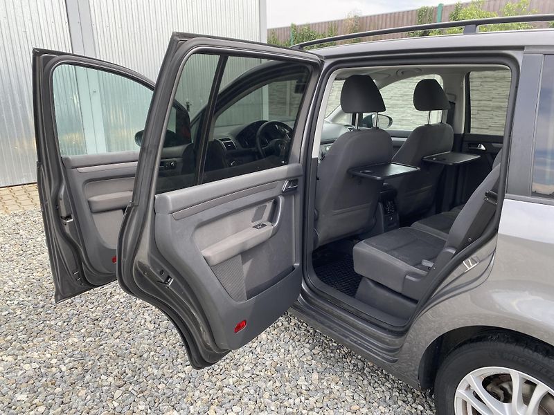 Volkswagen Touran 2.0TDi 140PS DSG TAŽNÉ - fotka 27 z 47