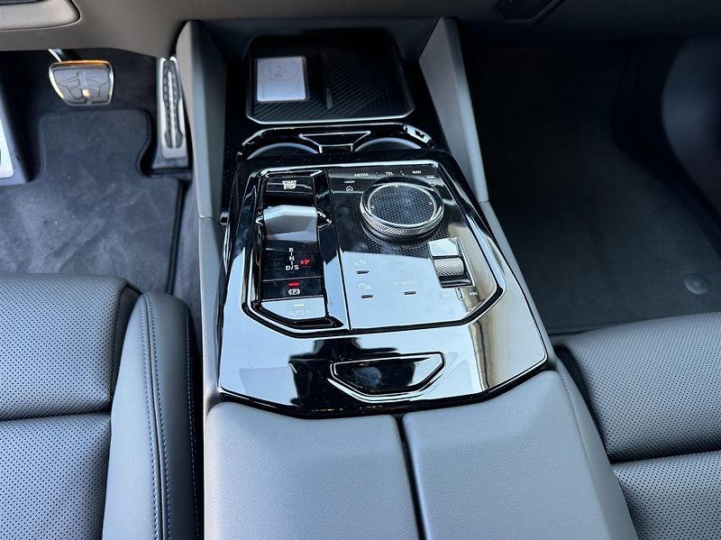 BMW Řada 5 520d xDrive Sedan - fotka 11 z 15