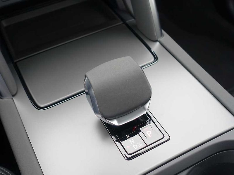 Land Rover Discovery Sport 1,5 R-Dynamic SE P300e - fotka 34 z 42