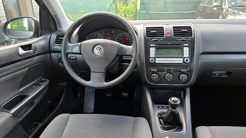 Volkswagen Golf 1.4 TRENDLINE  59KW - fotka 15 z 35