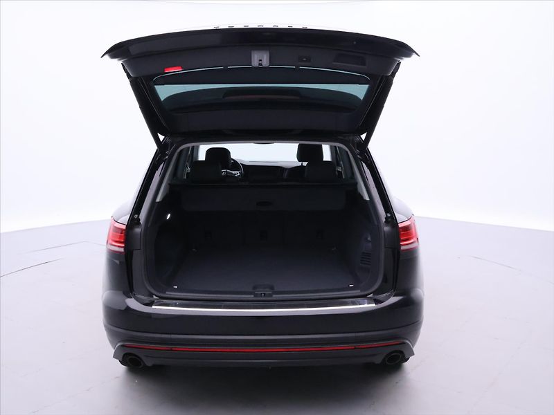 Volkswagen Touareg 3,0 TDI 170kW DSG 4M LED CZ - fotka 9 z 31