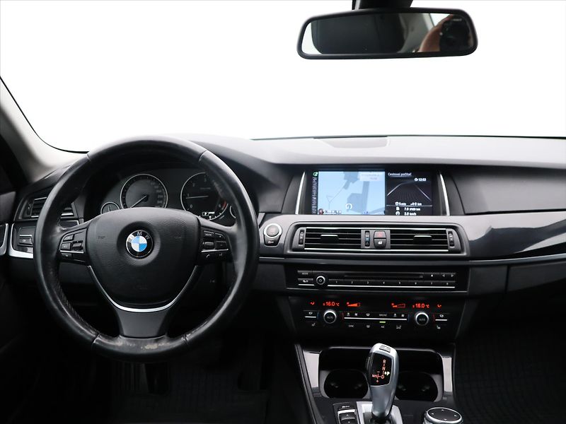 BMW Řada 5 2.0 520d 135kW Aut. Xenon Navi - fotka 27 z 34