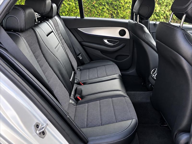 Mercedes-Benz Třídy E 2,0 E 220 d / 9G-TRONIC - fotka 17 z 48