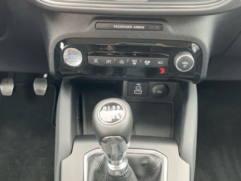 Ford Kuga 1,5i,110KW,TITANIUM - fotka 11 z 14