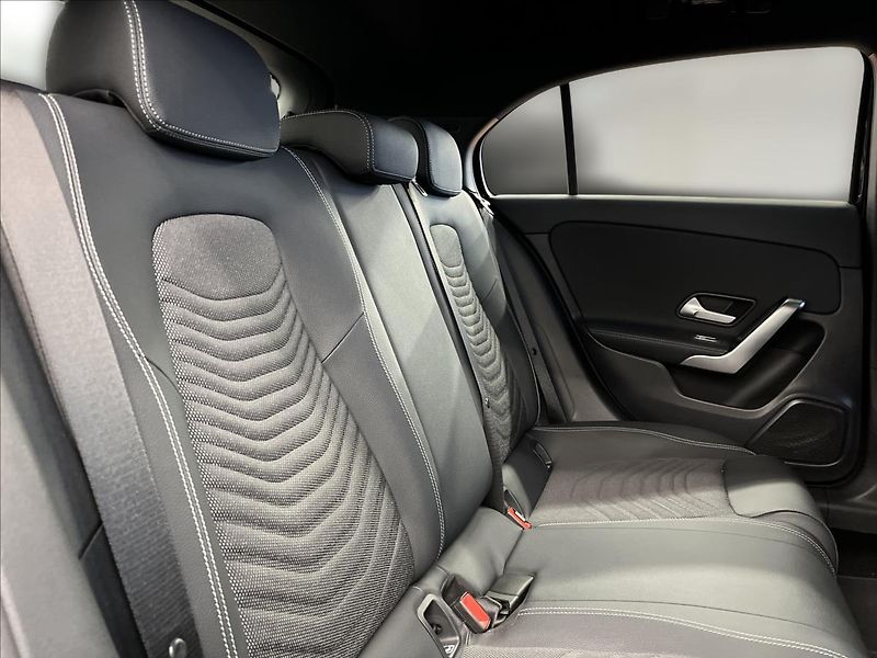 Mercedes-Benz Třídy A 180 Progressive Line - fotka 19 z 21