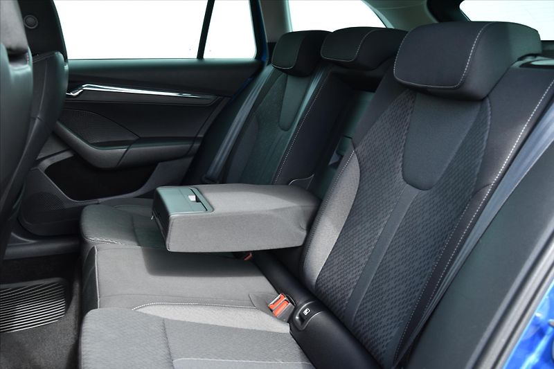 Škoda Octavia 2.0 TDI 110kW DSG STYLE ČR - fotka 11 z 31