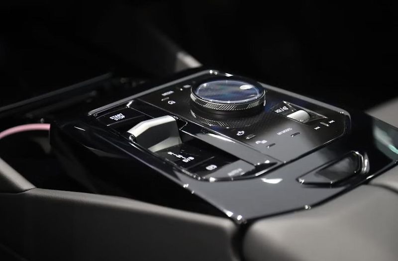 BMW i5 eDrive40 Touring M Kam Pano. - fotka 9 z 11