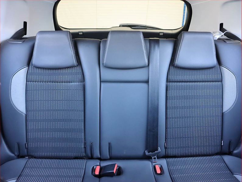 Peugeot 2008 (2019) 1.2 PureTech, Automat, Navi - fotka 10 z 22