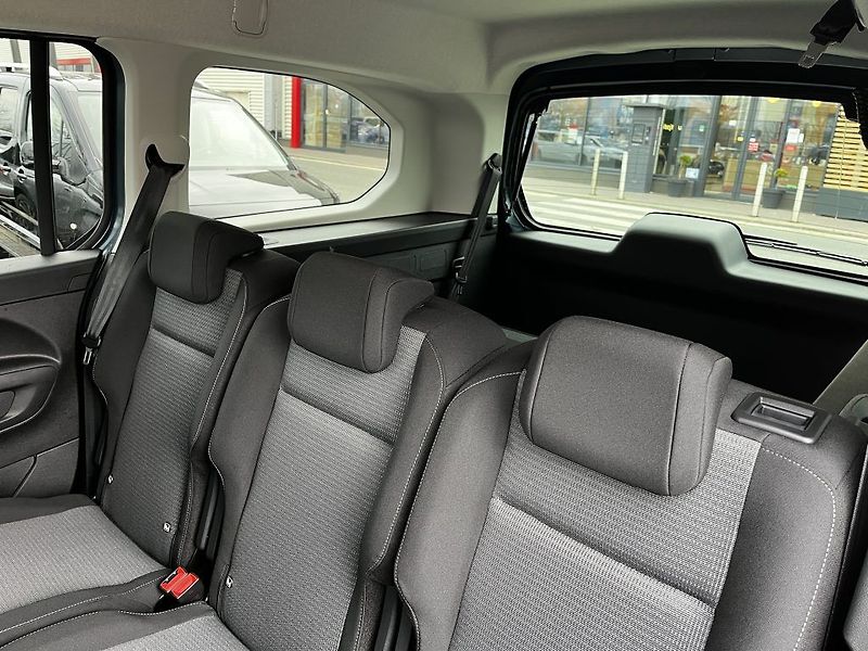 Toyota ProAce City Verso 1.5L 130k Family ODBĚR 1/2027 - fotka 16 z 31