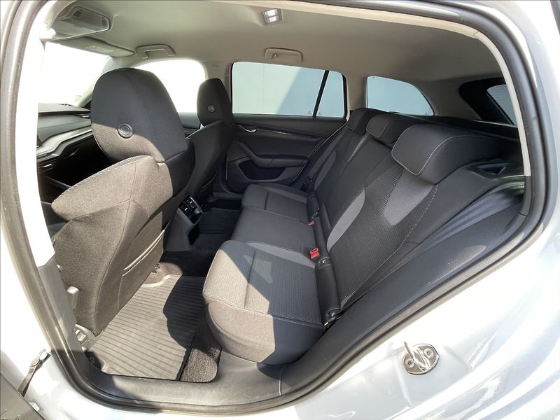 Škoda Octavia 2,0 TDI DSG Ambition Plus PDC - fotka 16 z 23