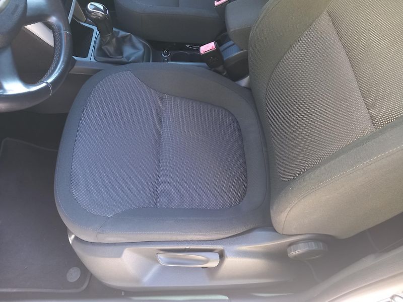 Škoda Yeti (2011) 1,6TDi TOPSTAV 1.MAJ. NOVÁ STK - fotka 29 z 39