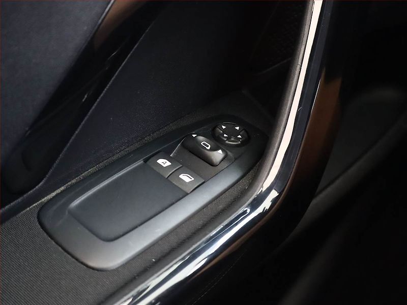 Peugeot 208 (2017) 1.2 PureTech, ČR,1.maj - fotka 15 z 15