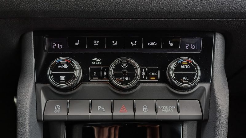 Škoda Kodiaq SPORTLINE TDI 147kW WEBASTO-ČR - fotka 37 z 50