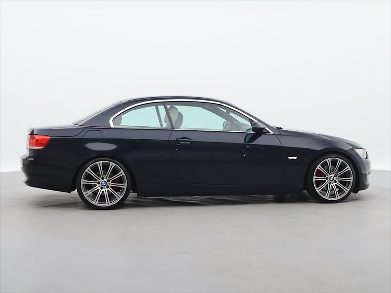 BMW Řada 3 3,0 325i Cabrio 160 kW - fotka 8 z 35