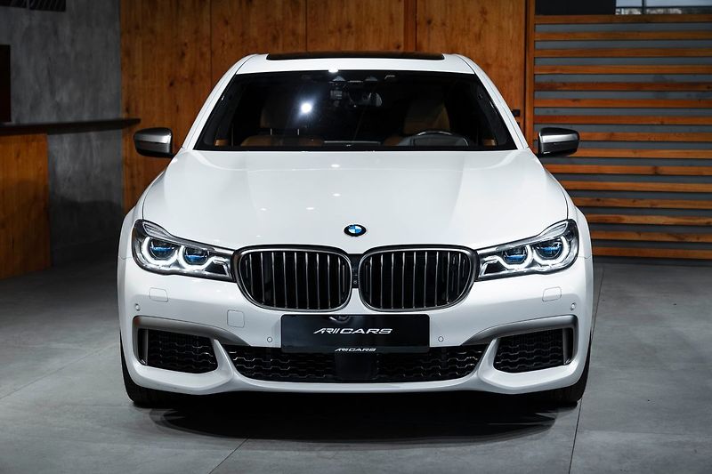BMW Ostatní Li xDrive - fotka 5 z 32
