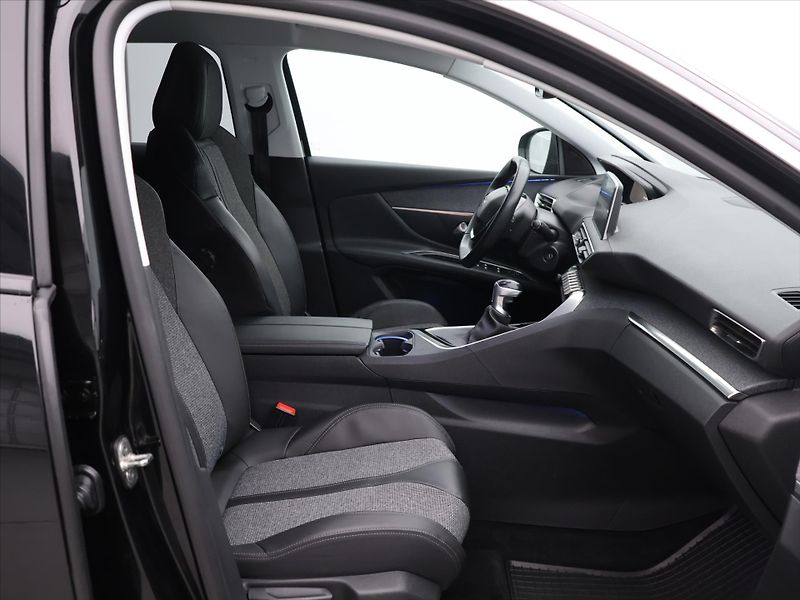 Peugeot 3008 1,2 PT 96kW CZ Allure 1Maj DPH - fotka 11 z 32