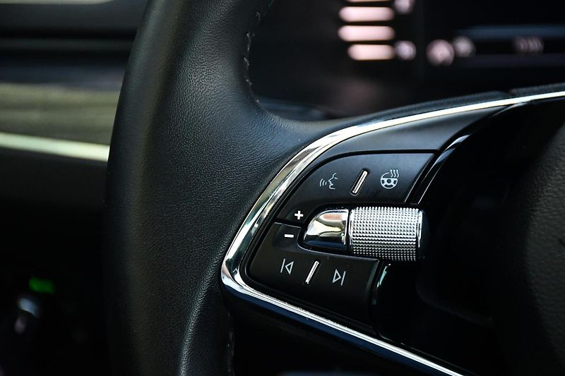 Škoda Superb 2.0TDi 147kW STYLE  NTOP TAŽNÉ - fotka 25 z 45