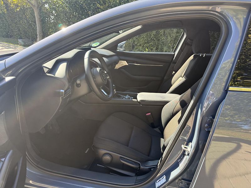 Mazda 3 2.0 Skyactiv-X Mild-Hybrid - fotka 17 z 33