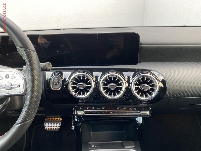Mercedes-Benz Třídy A (2022) 1.3i A250e, AT, LED, panor, - fotka 12 z 27