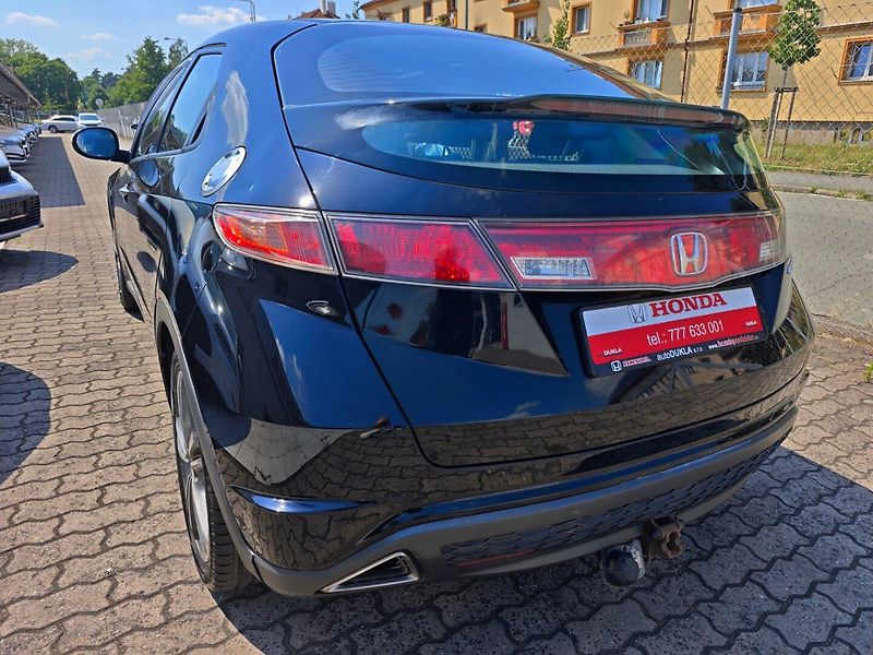 Honda Civic (2007) 1.8 i-VTEC Executive Panorama - fotka 37 z 41