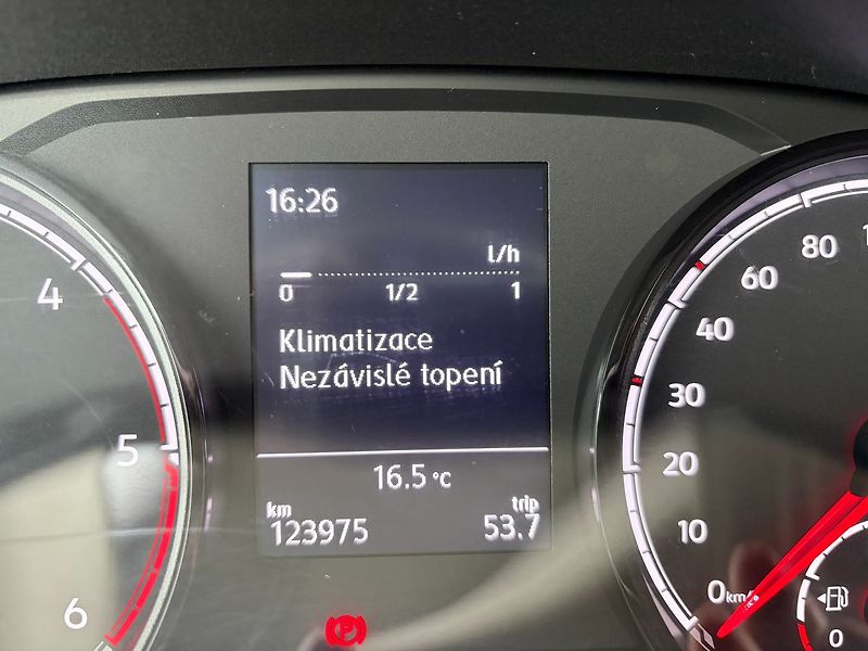 Volkswagen Multivan 2.0 TDi 110kW BULLI WEBASTO - fotka 16 z 17