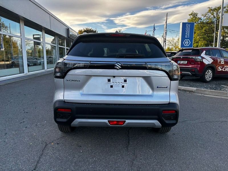 Suzuki S-Cross 4x4 Premium - fotka 6 z 10