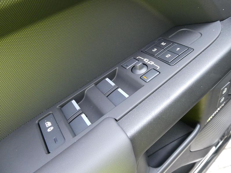 Land Rover Defender 110 4,4 OCTA P635 - fotka 12 z 44