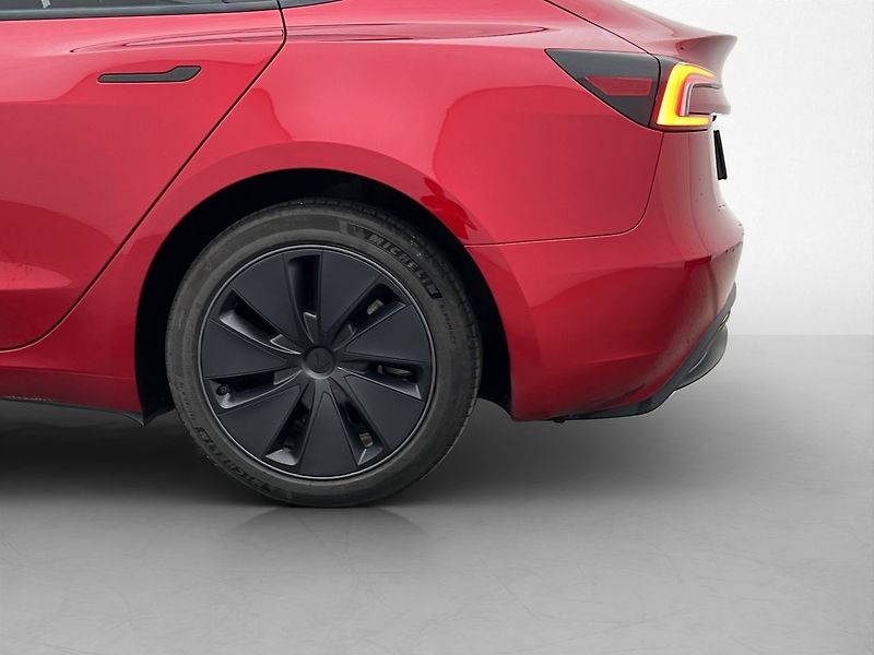 Tesla Model 3 Long Range AWD Highland - fotka 10 z 35