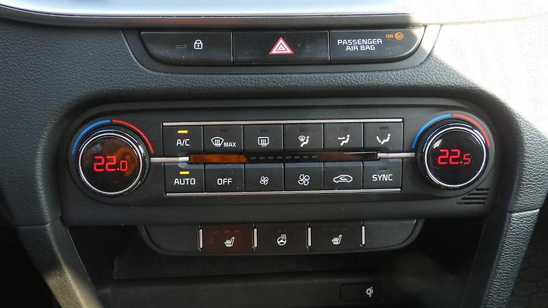 Kia Ceed 1.5 T-GDI TOP - fotka 17 z 23