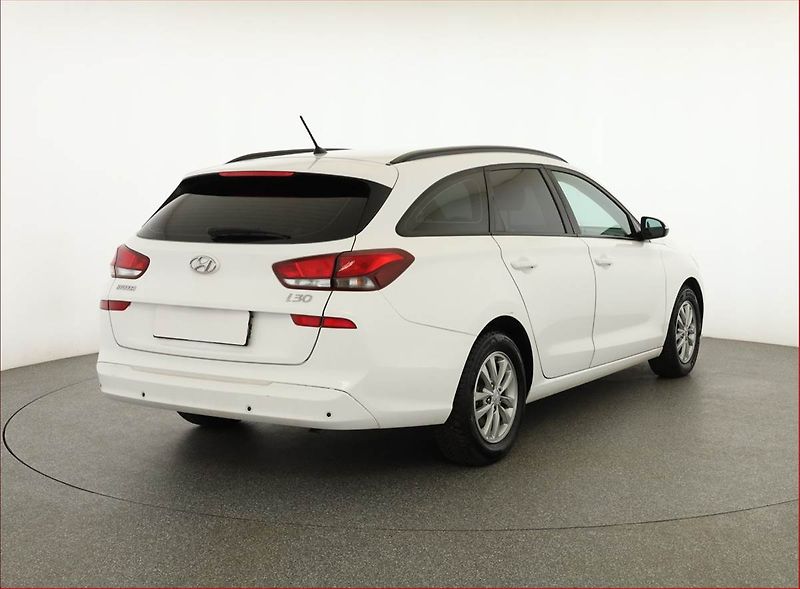 Hyundai i30 (2017) 1.6 CRDi, Tempomat - fotka 5 z 17