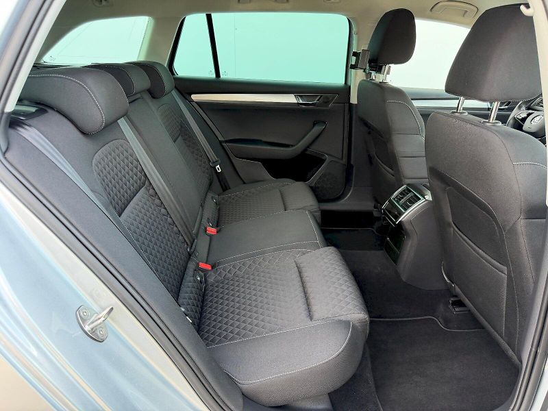 Škoda Superb (2022) 2.0 TDI 110kW Business - fotka 25 z 35