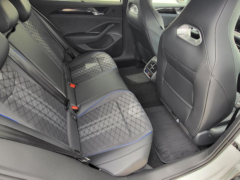 Volkswagen Passat (2026) R-Line 2,0 TDI 110KW-nové - fotka 28 z 29