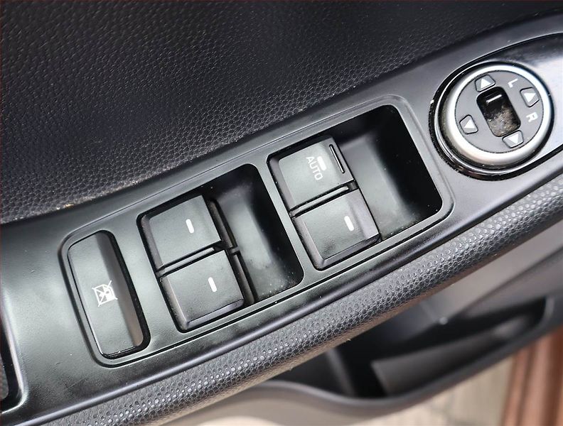 Hyundai i20 (2016) 1.2, Serv.kniha, Tempomat - fotka 18 z 18