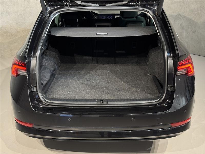 Škoda Octavia 1,4 TSi  iV DSG Style Virtual - fotka 11 z 49