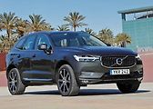 Volvo XC60. Bílá, červená bez příplatku. Metalíza 22 900 Kč. Perleť 40 700 Kč.